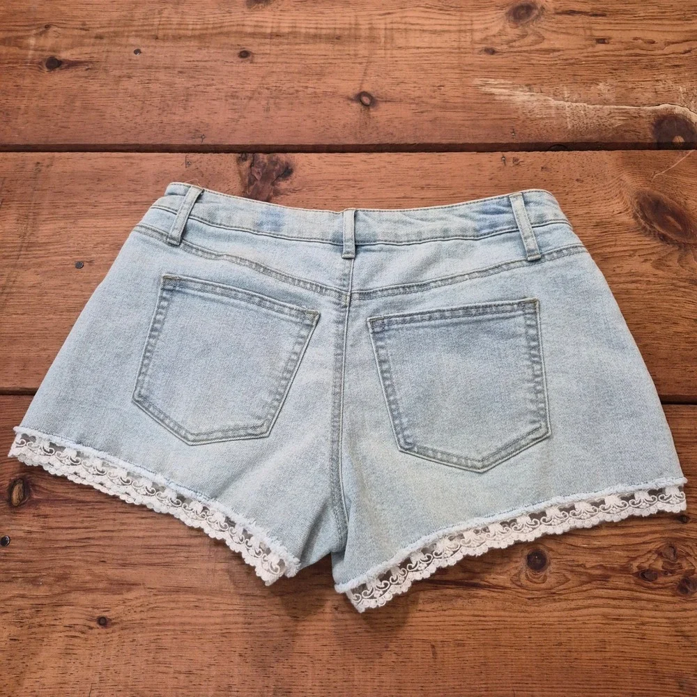No Boundaries Light Wash Lace Trim Denim Jean Shorts Womens Size 10 Boho